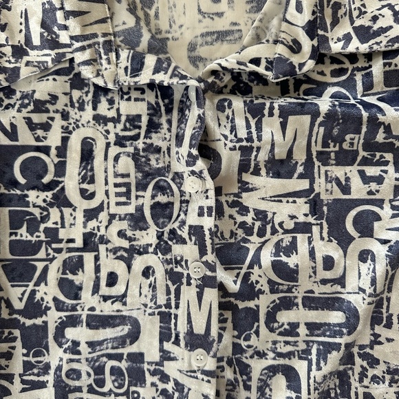 Source unknown Korean brand graphic button down - Picture 2 of 2